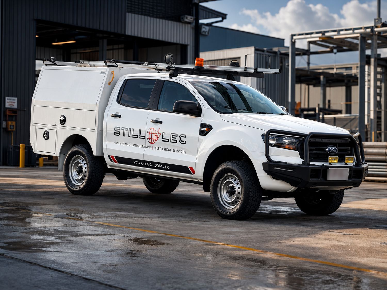 STILL LEC service vehicle on an industrial site